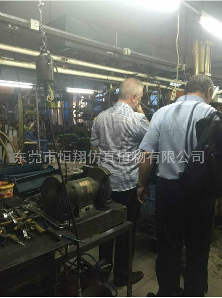 巴西最大的仿真植物制造商和我公司签订长期供应仿真椰子叶订单