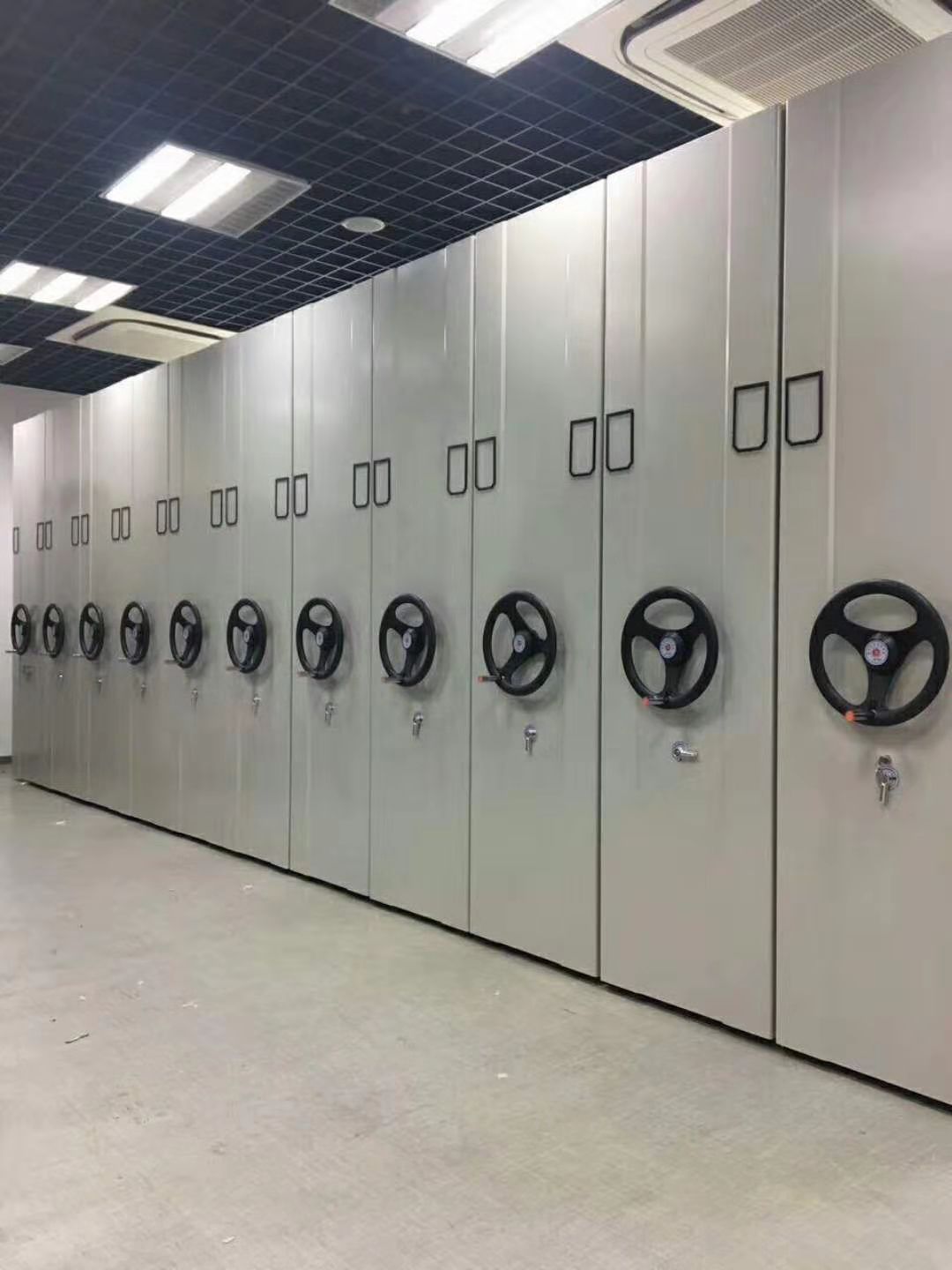 手动密集架：办公空间的高效利用专家