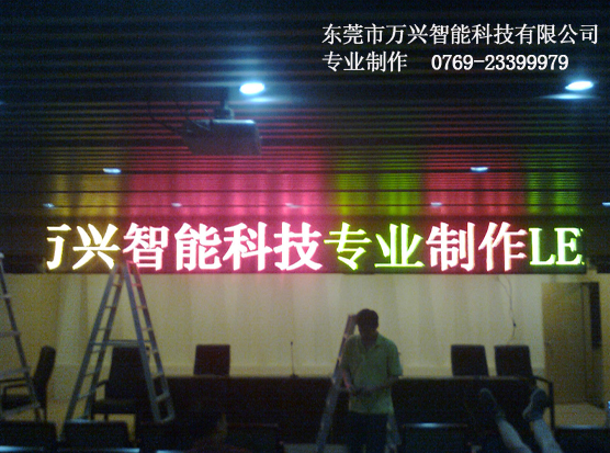 深圳罗湖图书馆室内双...