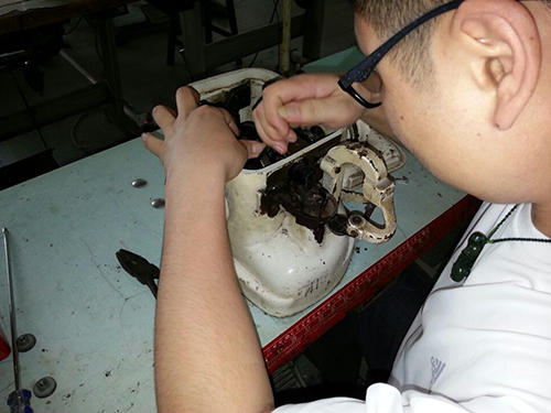 学员修机器
