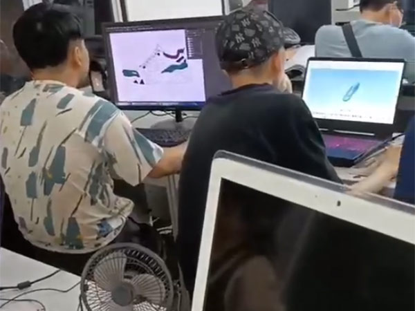 艺立学员学习中