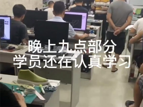 艺立学员学习中