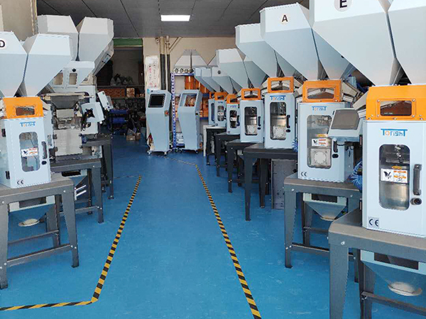 称重混合拌料机客户现...