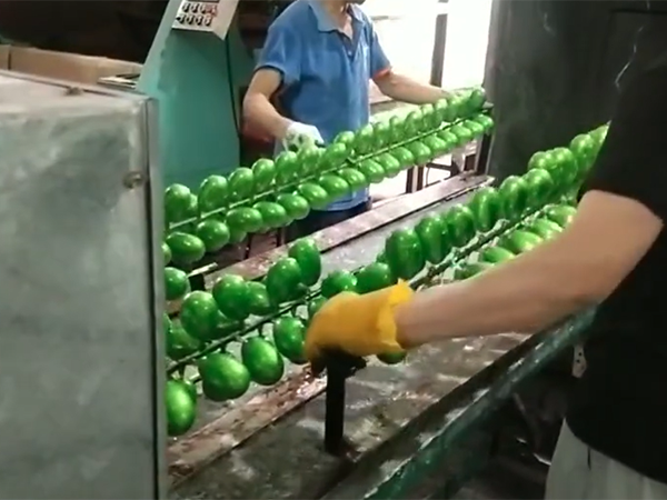 圣诞球喷涂