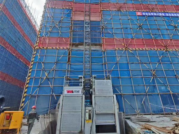 施工升降机