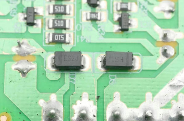 ES1J