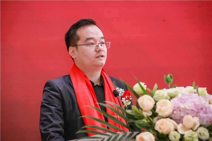 广东聚纤缆通信股份有限公司马万里总经理上台发言 广东聚纤缆通信股份有限公司马万里总经理上台发言
