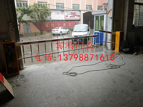 伸缩门安装现场