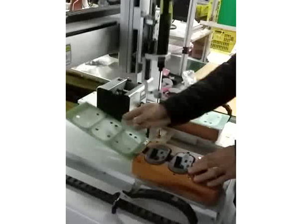 打鼠标螺丝机