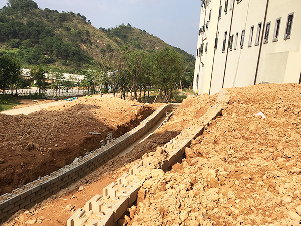 路边植栽型生态挡墙砌...