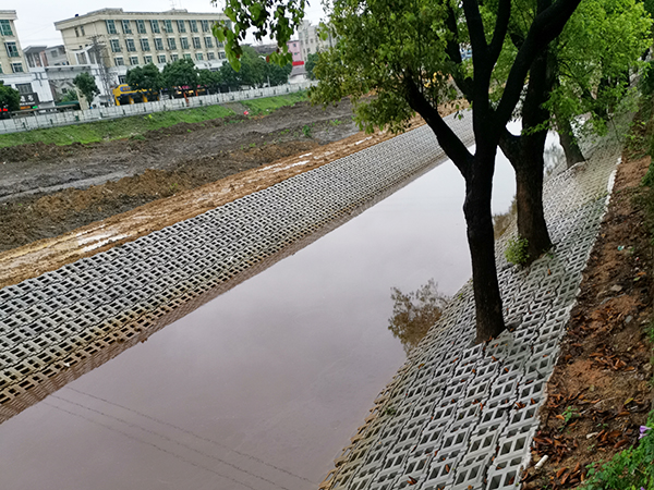 河边铰链矩阵生态护坡...