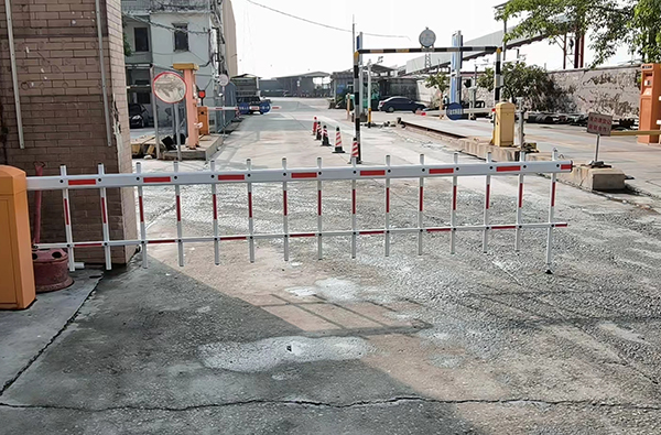 沙田镇联通港口码头直杆道闸和栅栏杆道闸