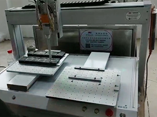 羽毛球拍点胶