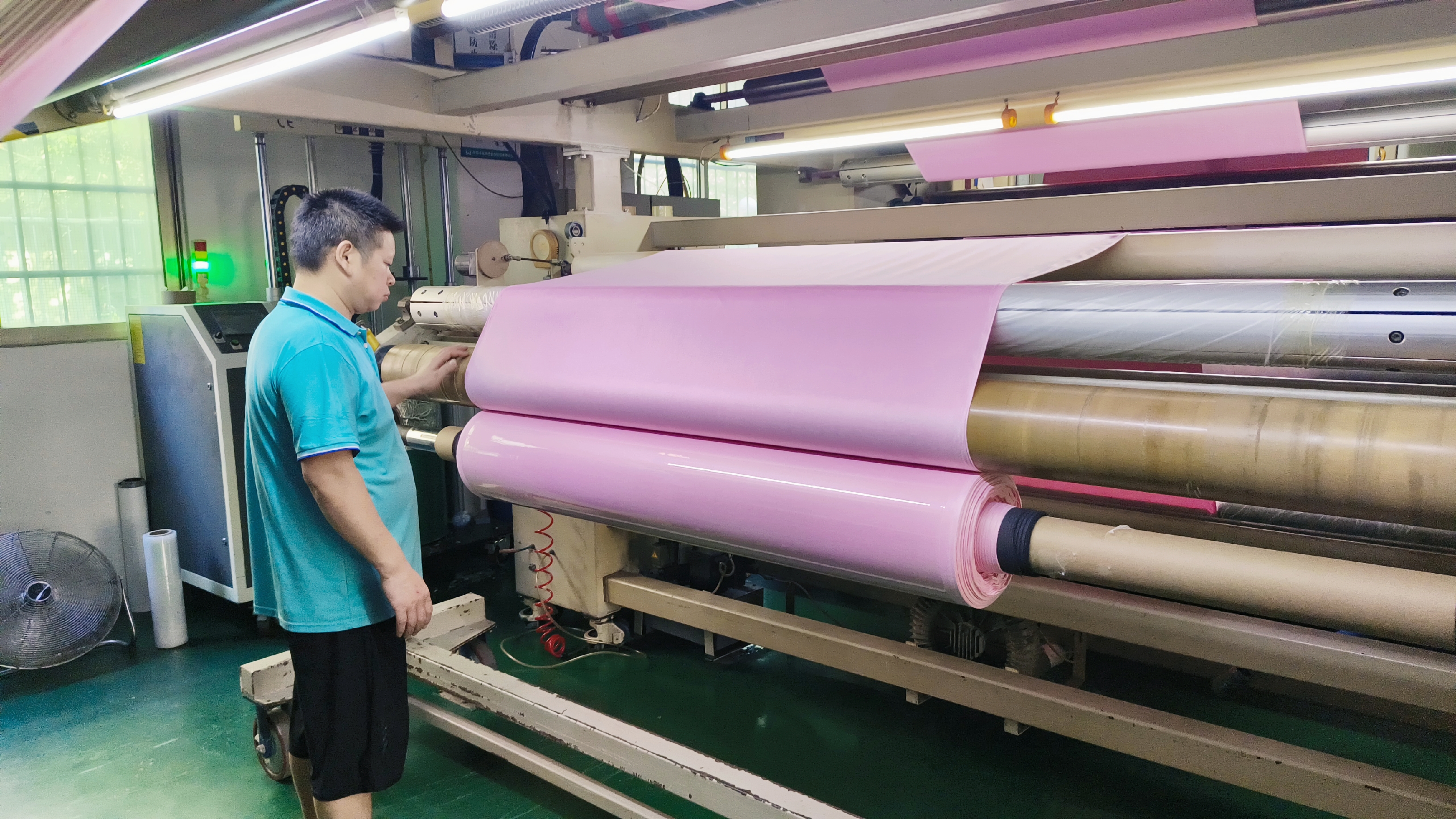 热熔胶复合面料加工选择好的厂家很重要-金凤桥复合