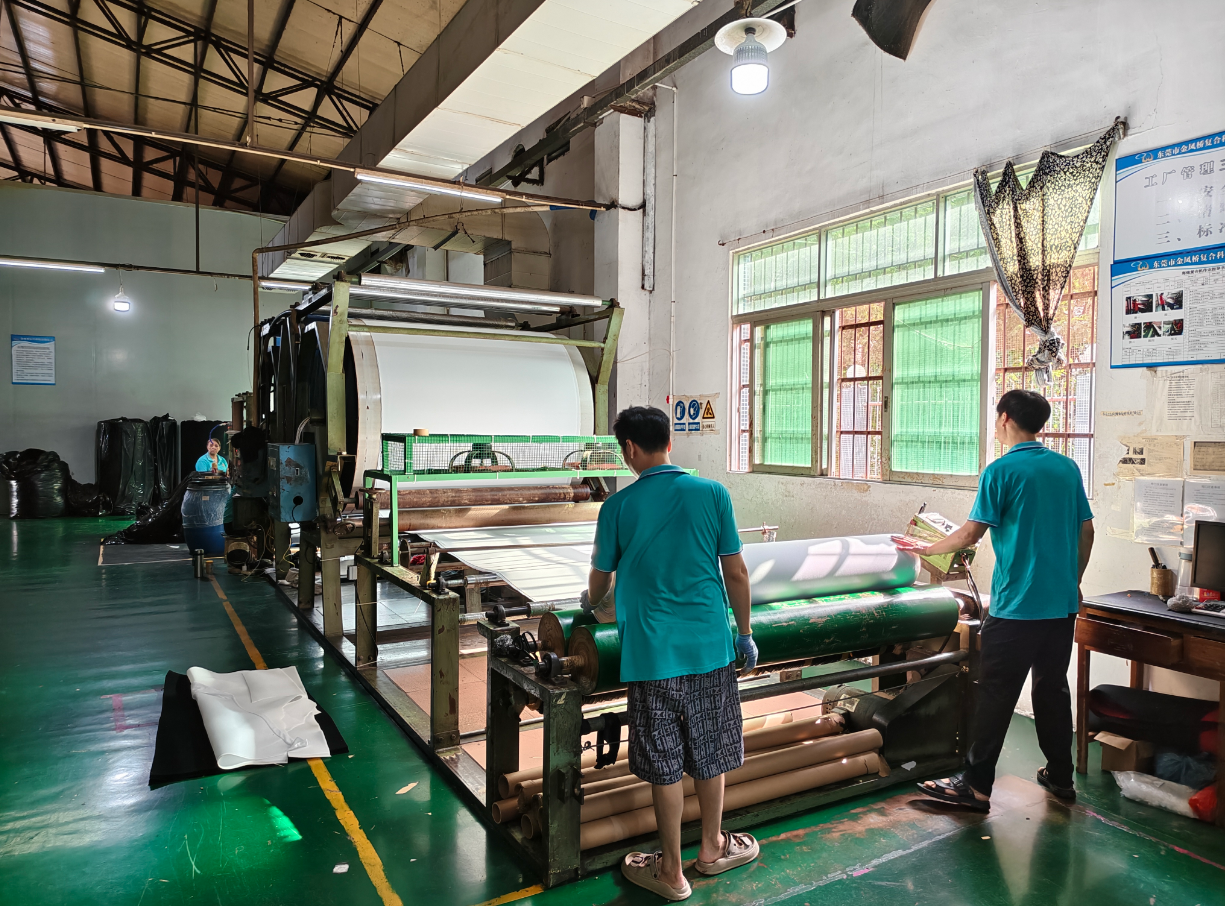 海绵复合面料在汽车内饰中的应用与加工要点-金凤桥复合厂 海绵复合面料在汽车内饰中的应用与加工要点-金凤桥复合厂