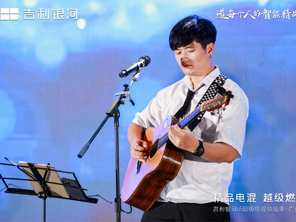 吉利银河L6超级电混...