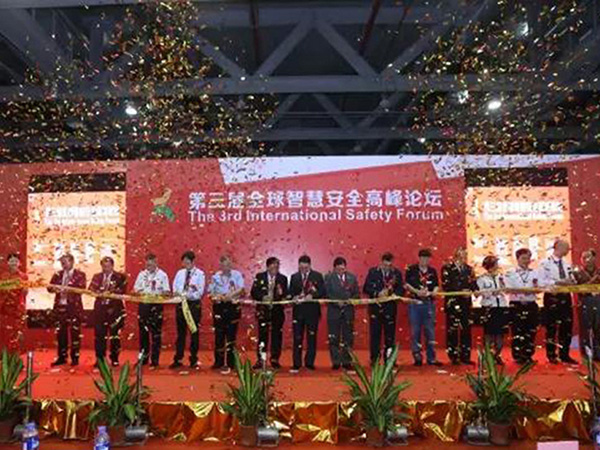 AED合作案例-大型...