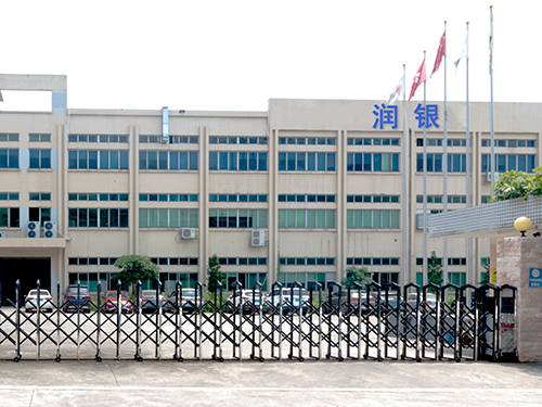 厂房门口